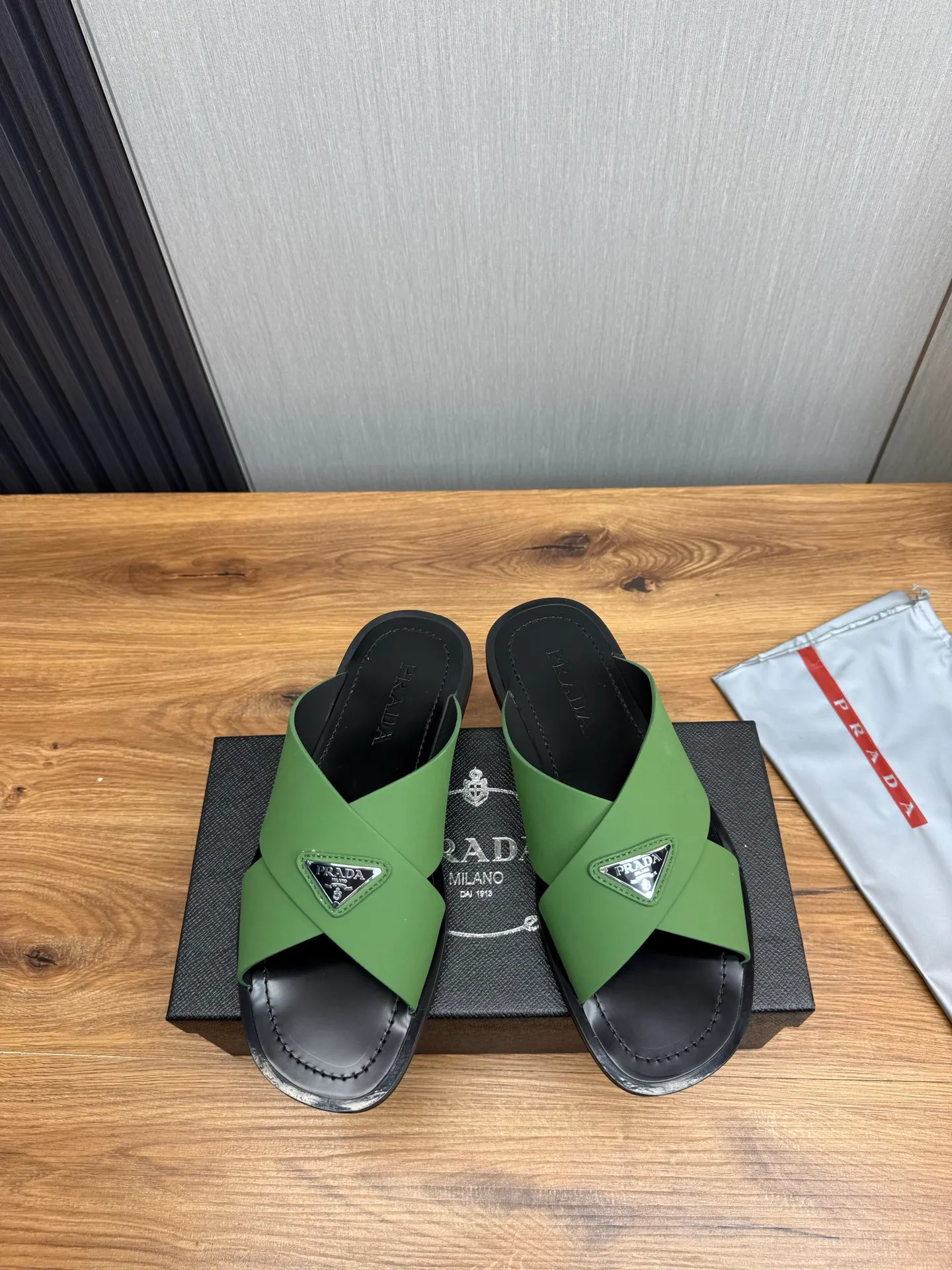 Factory price 340💰 ＰＲＡＤＡPrada - popular men's slippers hot sale 🔥 🩴Official website one to one production 38-45 sizes 45 46 🉑️Customized!